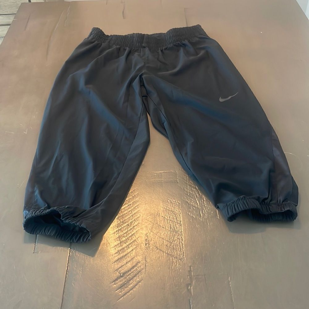 Nike drifit elastic band ankle capri bottoms SZ small